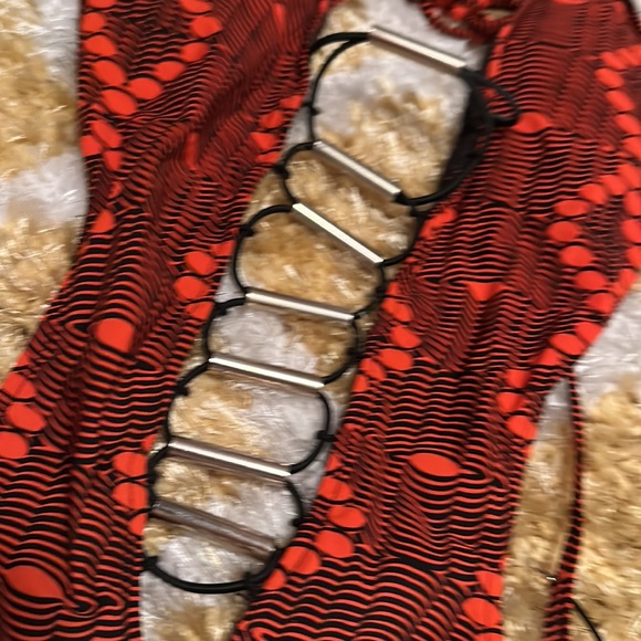 Medium One Piece - Picture 3 of 5